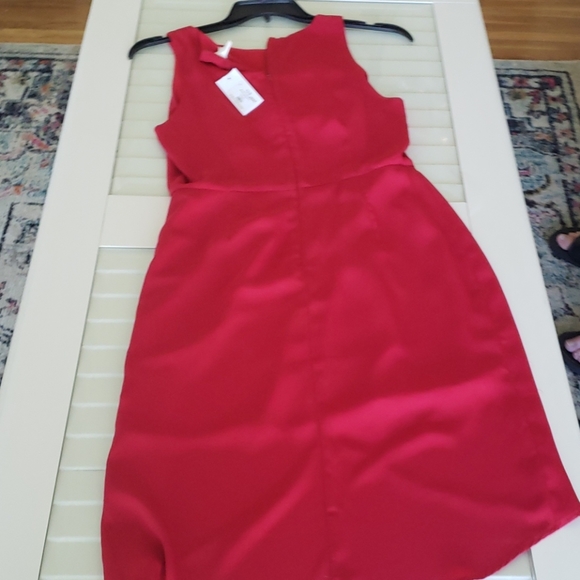 RED DRESS - Picture 2 of 3